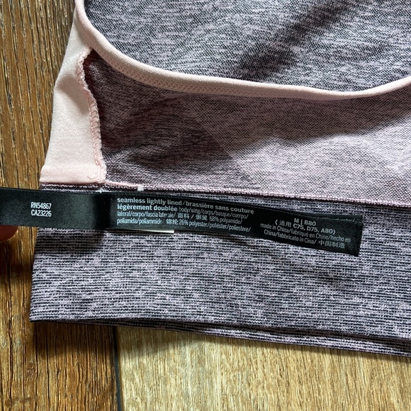 Pink by Victoria’s Secret Seamless Lightly Lined Sports Bra Size M - Picture 8 of 11